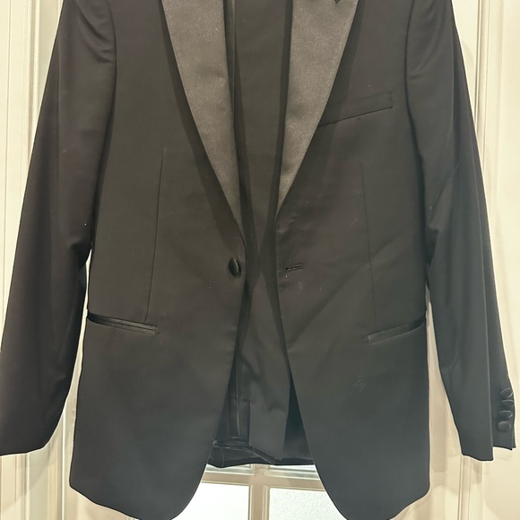 IKE EVENING BY IKE BEHAR
Slim Fit Wool Tuxedo 38R - Picture 3 of 3